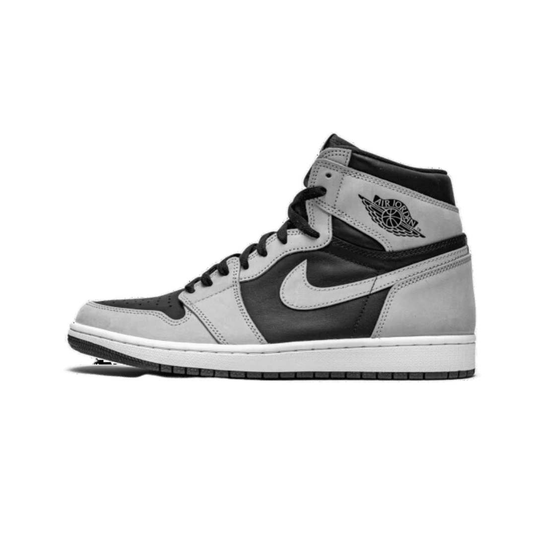 Klassieke Nike Air Jordan 1 Retro High Shadow 2.0 sneakers op een groene achtergrond.