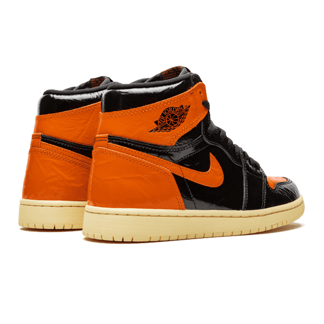 Oranje en zwarte Air Jordan 1 Retro High Shattered Backboard 3.0-sneakers in beeld