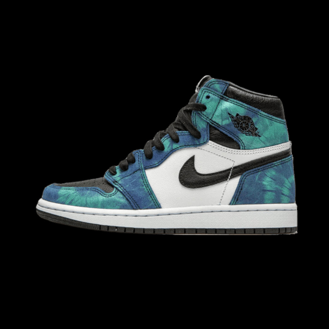 Opvallende Air Jordan 1 Retro High Tie Dye sneakers in blauwtinten op een groene achtergrond