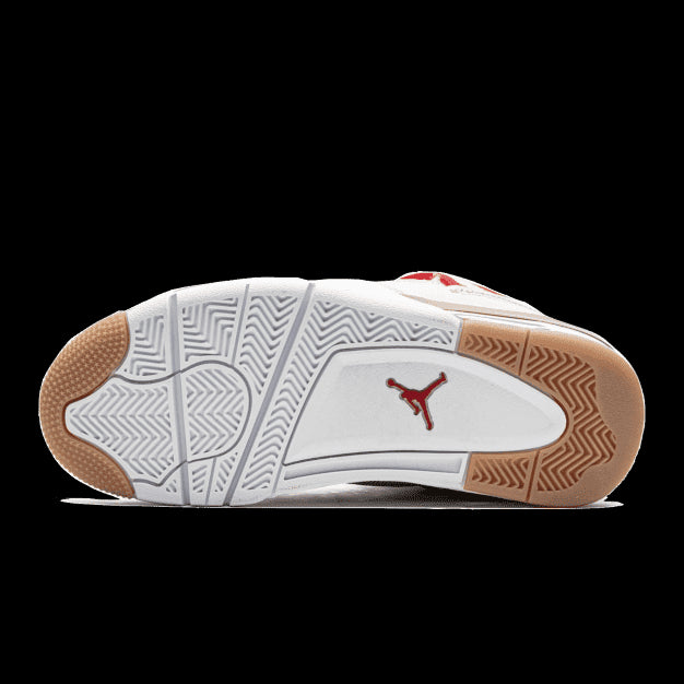 Stijlvolle Air Jordan 4 Retro Where the Wild Things Are sneakers van Nike, met een opvallend patroontje op de zool en roze accenten.