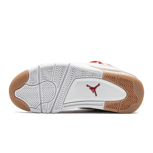 Stijlvolle Air Jordan 4 Retro Where the Wild Things Are sneakers van Nike, met een opvallend patroontje op de zool en roze accenten.