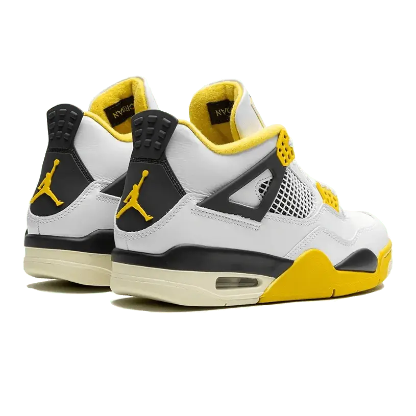Prachtige Air Jordan 4 Vivid Sulfur sneakers in wit, zwart en geel. Platte productfoto van de schoen met de karakteristieke luchtbel in het midden van de zool. Opvallende gele accenten op de neuzen en zijkanten maken dit een bijzondere Nike sneaker.