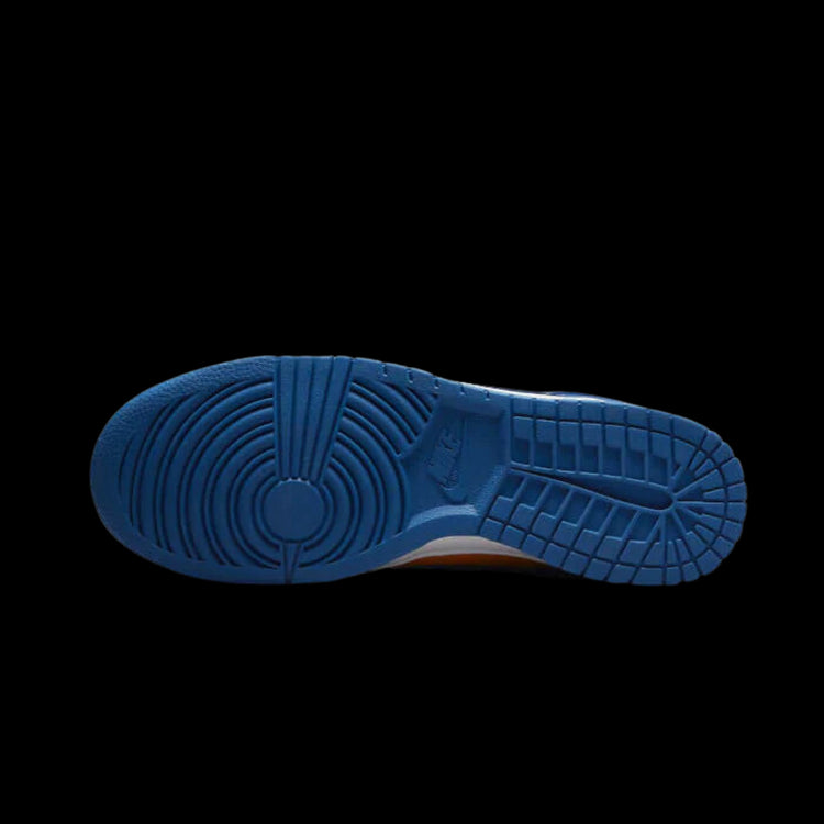 Blauwe Nike Dunk Low UCLA sneakers met een robuuste zool