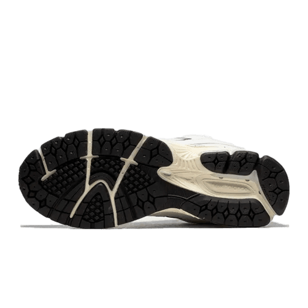 Comfortabele New Balance 2002R sneakers in wit met natuurlijke indigo accenten