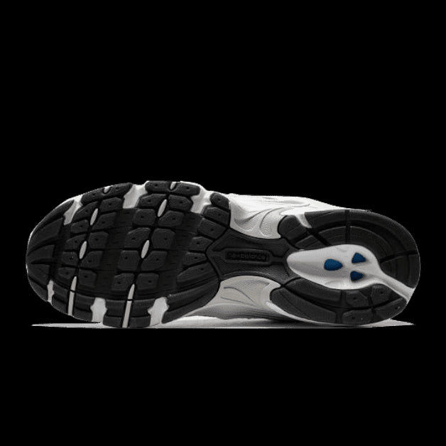 Nieuwe New Balance 530 Munsell White sneakers met een opvallend zwart-wit patroon op de zool die zorgt voor grip en demping.