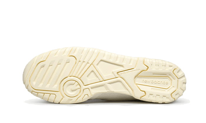 Nieuwe New Balance 550 Rattan Sea Salt sneakers met uniek geometrisch patroon op de zool