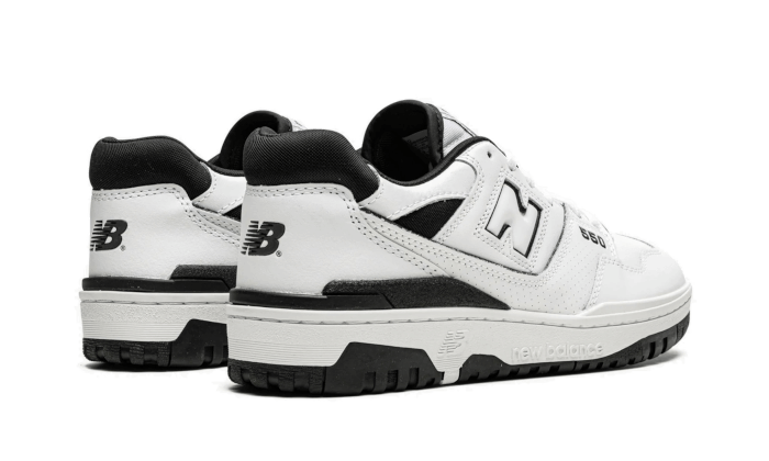 Nieuwe Balance 550 witte en zwarte sneakers met kenmerkend N-logo en robuuste zool