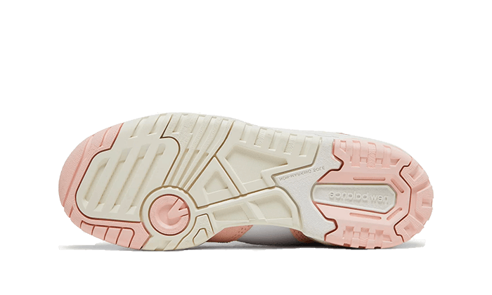Witte en roze New Balance 550 sneakers met zoutaccent - uitstekende kwaliteit en moderne stijl voor jouw ultieme mode-upgrade