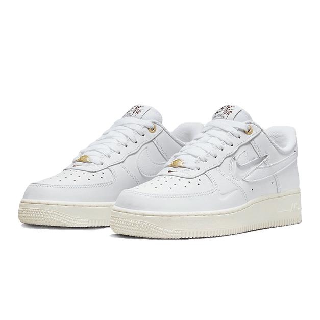 Witte Nike Air Force 1 '07 Premium sneakers met een geschiedenis van logodetails