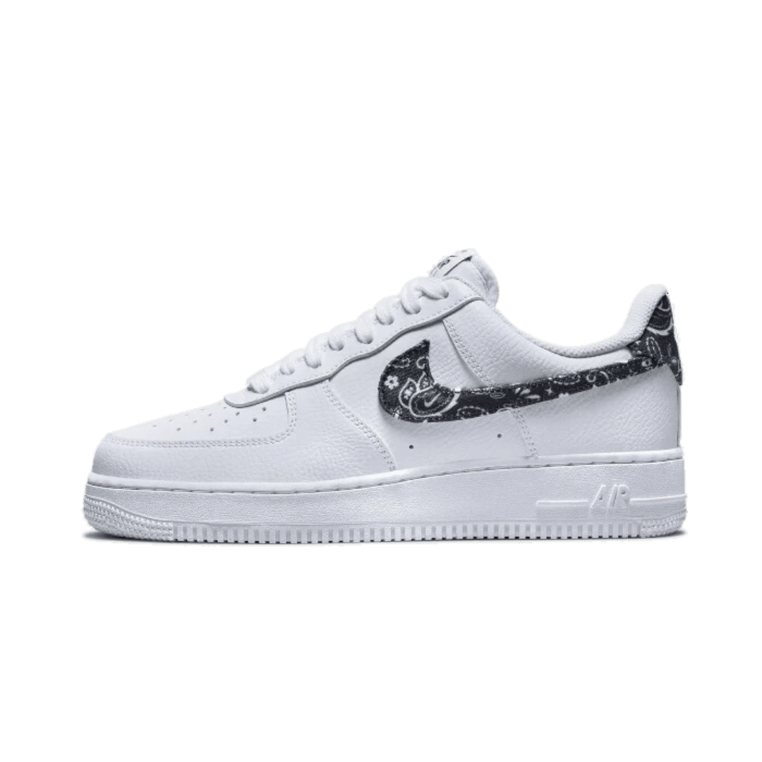 Witte Nike Air Force 1 Low '07 Essential sneakers met zwart paisley patroon