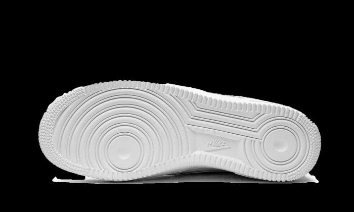 Nike Air Force 1 Low '07 Fresh Witte sneakers
Elegante, eenvoudige sneakers met wit leren bovenwerk en karakteristieke Nike-zool. Perfect voor stijlvolle, alledaagse outfits.