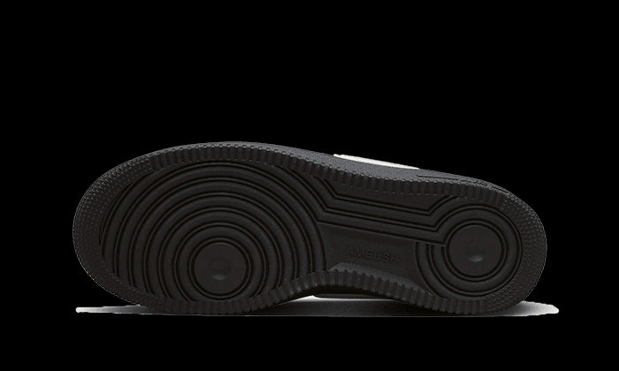 Stijlvolle Nike Air Force 1 Low Ambush sneakers in zwart, met een opvallende en gedurfde design. Deze premium sneakers zijn een must-have voor elke moderne schoenencollectie.