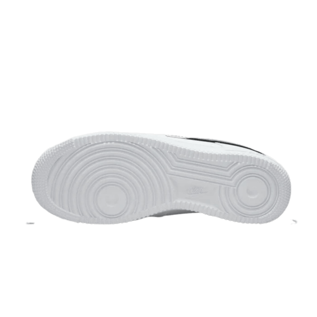 Witte Nike Air Force 1 Low Essential sneakers met metallic zilveren details