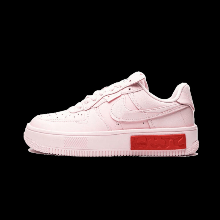 Roze Nike Air Force 1 Low Fontanka sneakers met een rode zool en detaillering