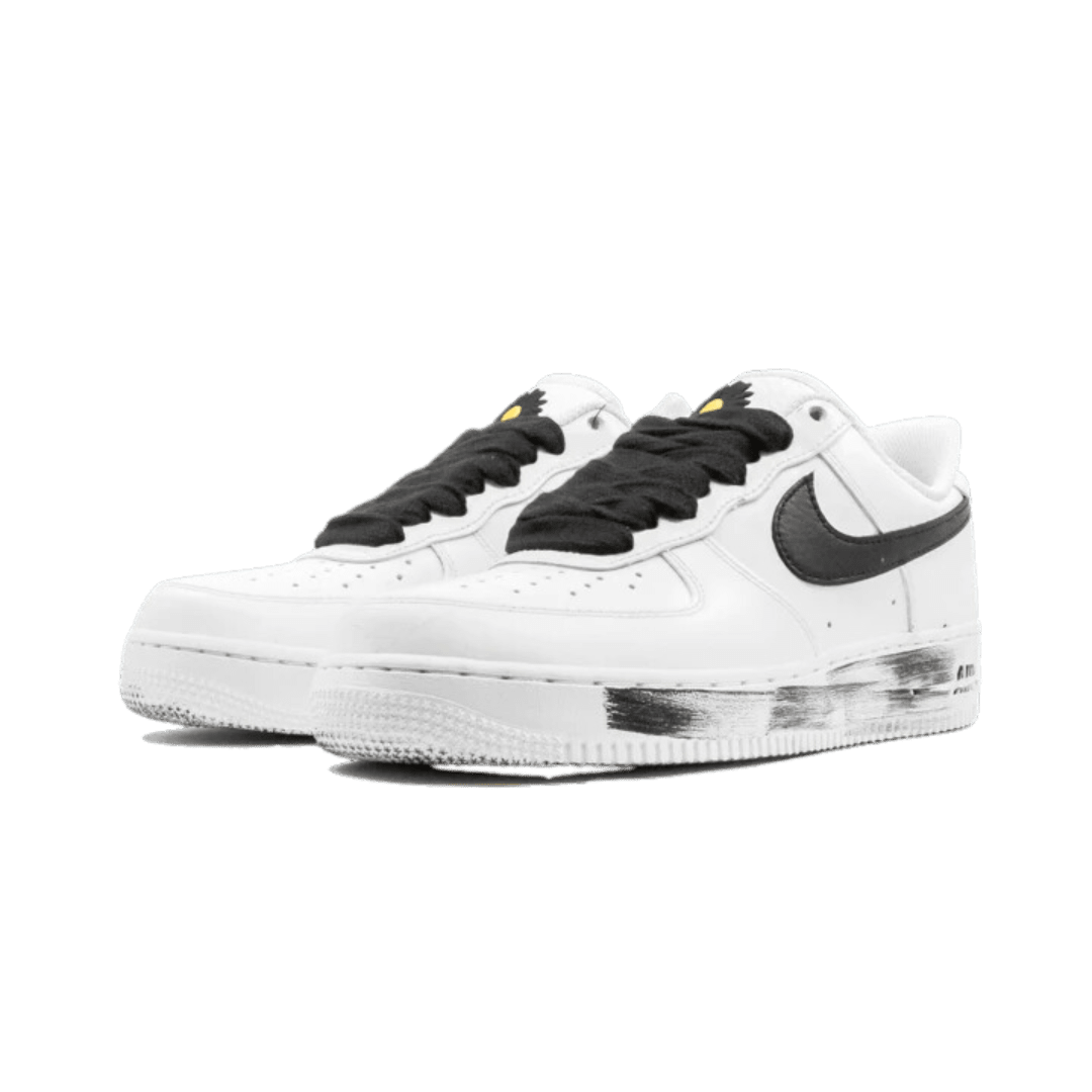 Unieke Nike Air Force 1 Low G-Dragon Peaceminusone Para-Noise sneakers in wit. De opvallende zwarte details en het moderne ontwerp maken deze sneakers tot een eye-catcher in jouw collectie.