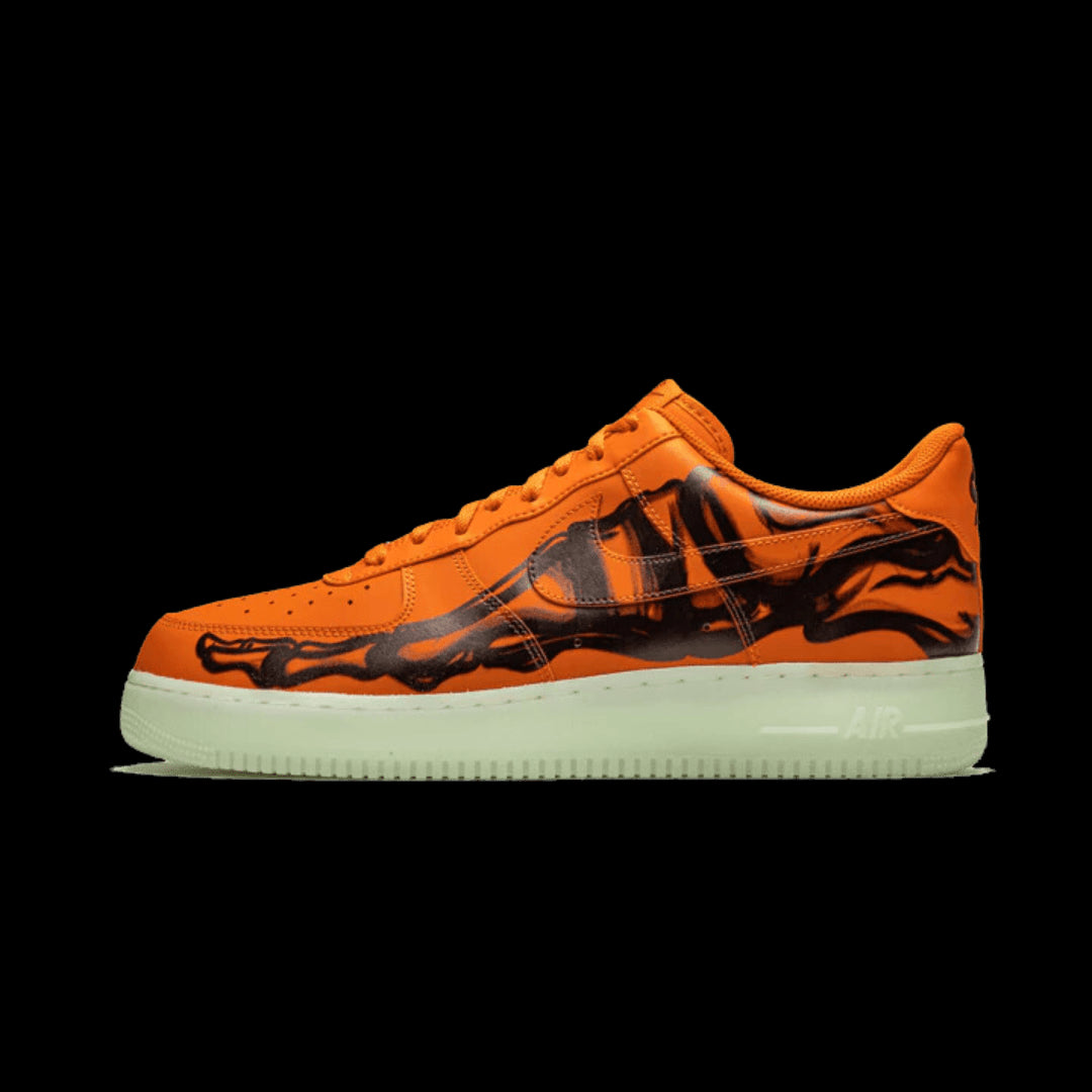Oranje Nike Air Force 1 Low sneakers met skelet-print, speciaal voor Halloween 2020