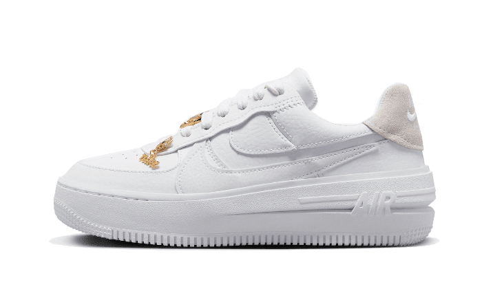 Elegante Nike Air Force 1 Low PLT-AF-ORM Bling sneakers met een wit lederen bovenwerk en een opvallend detail met een glanzende afwerking.