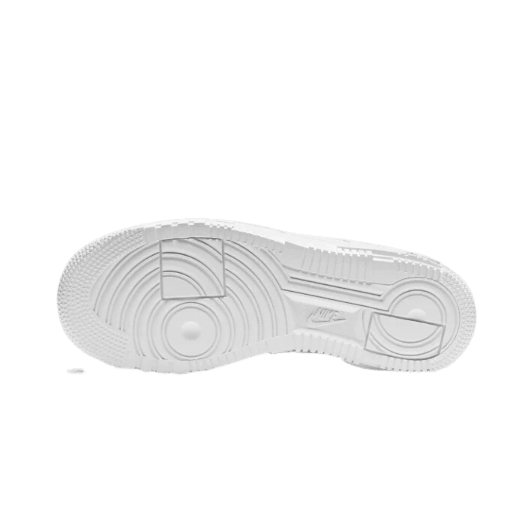 Witte Nike Air Force 1 Low Pixel Leopard sneakers met opvallend, pixelated leer en een dikke, geribbelde zool