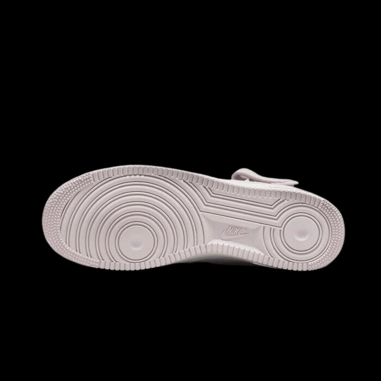 Exclusieve Nike Air Force 1 Mid '07 Venice sneakers met kenmerkend Nike-logo op de zijkant en textuur op de zool