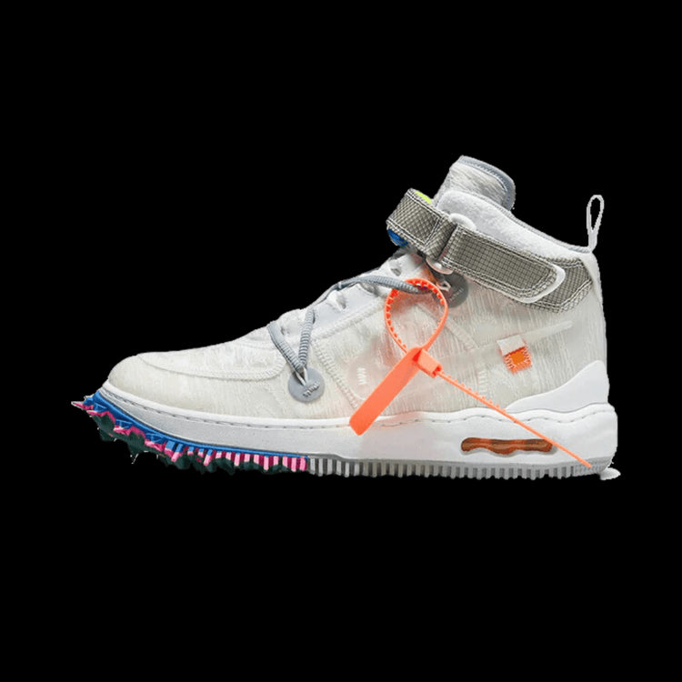 Nike Air Force 1 Mid Off-White Clear White sneakers tegen groene achtergrond