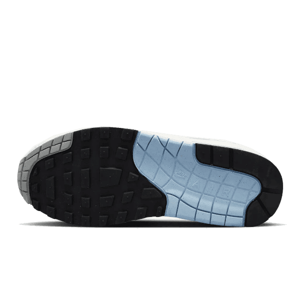 Elegant Nike Air Max 1'87 Safari Summit White - Exclusieve sneaker met ruig Safari-design en flexibel, duurzaam rubberen profiel van Sole Central, jouw bestemming voor de nieuwste sneakertrends.