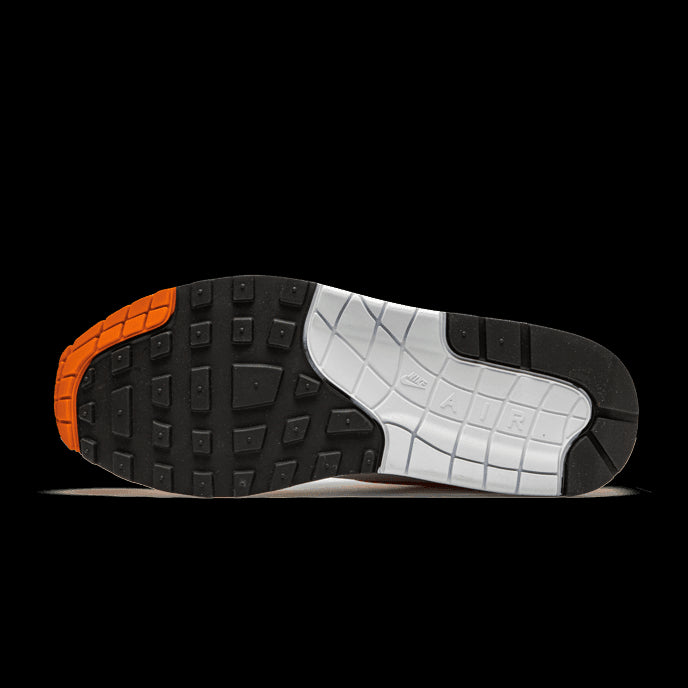 Zool van Nike Air Max 1 sneaker met oranje accenten