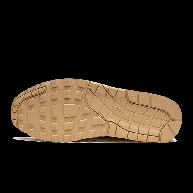 Kenmerkende Nike Air Max 1 Premium Sanddrift sneaker met geribbelde rubberen zool voor optimale grip en demping