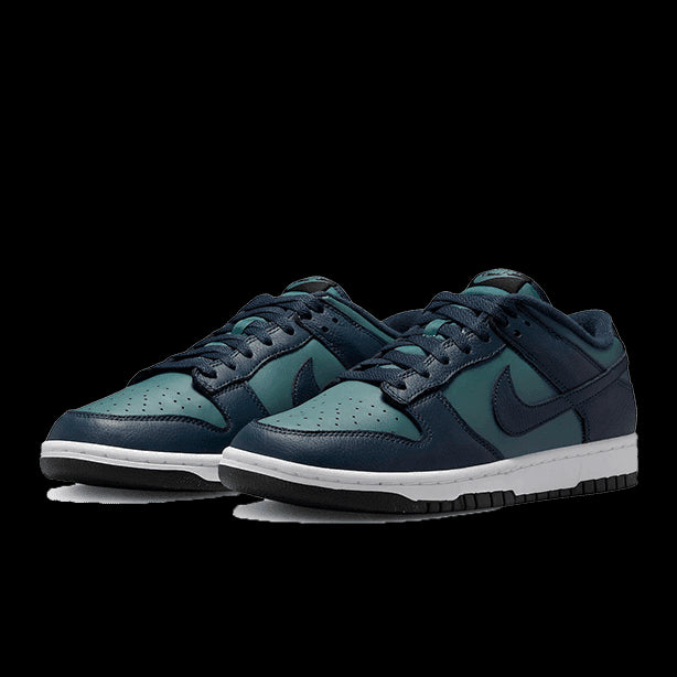 Armory Navy lage Nike Dunk sneakers