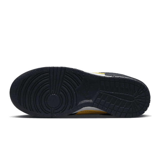Nike Dunk Low Disrupt 2 Michigan - Klassieke sneakerstijl met een eigentijdse twist. De zwarte zool en contrasterende gele accenten maken deze sneaker tot een opvallende toevoeging aan je garderobe.