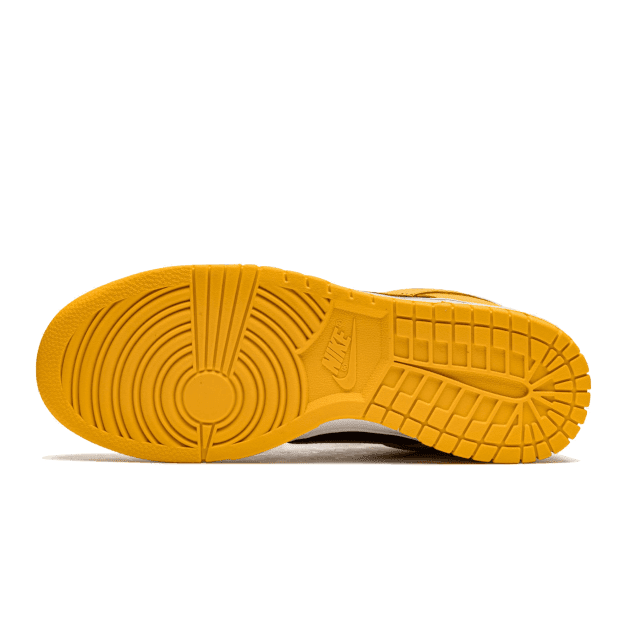 Sneakers Nike Dunk Low Goldenrod met gele, gestructureerde zool in Sole Central sneakershop