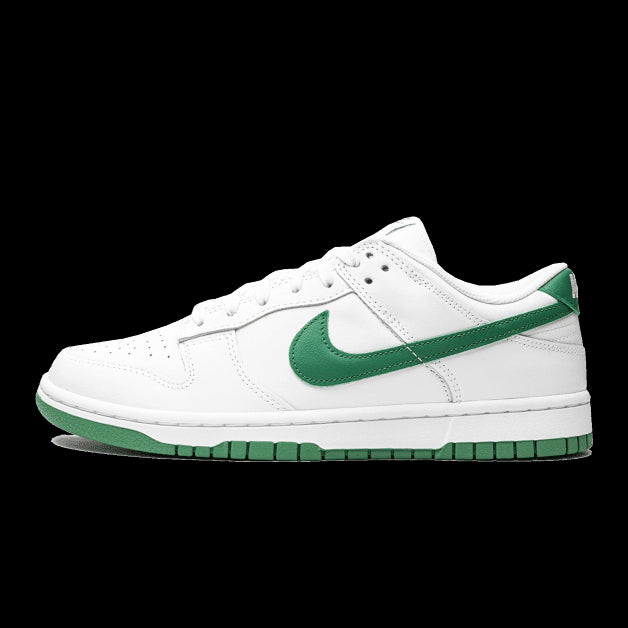 Nike Dunk Low Green Noise - Witte sneaker met opvallend groen Swoosh-logo op een groene achtergrond.