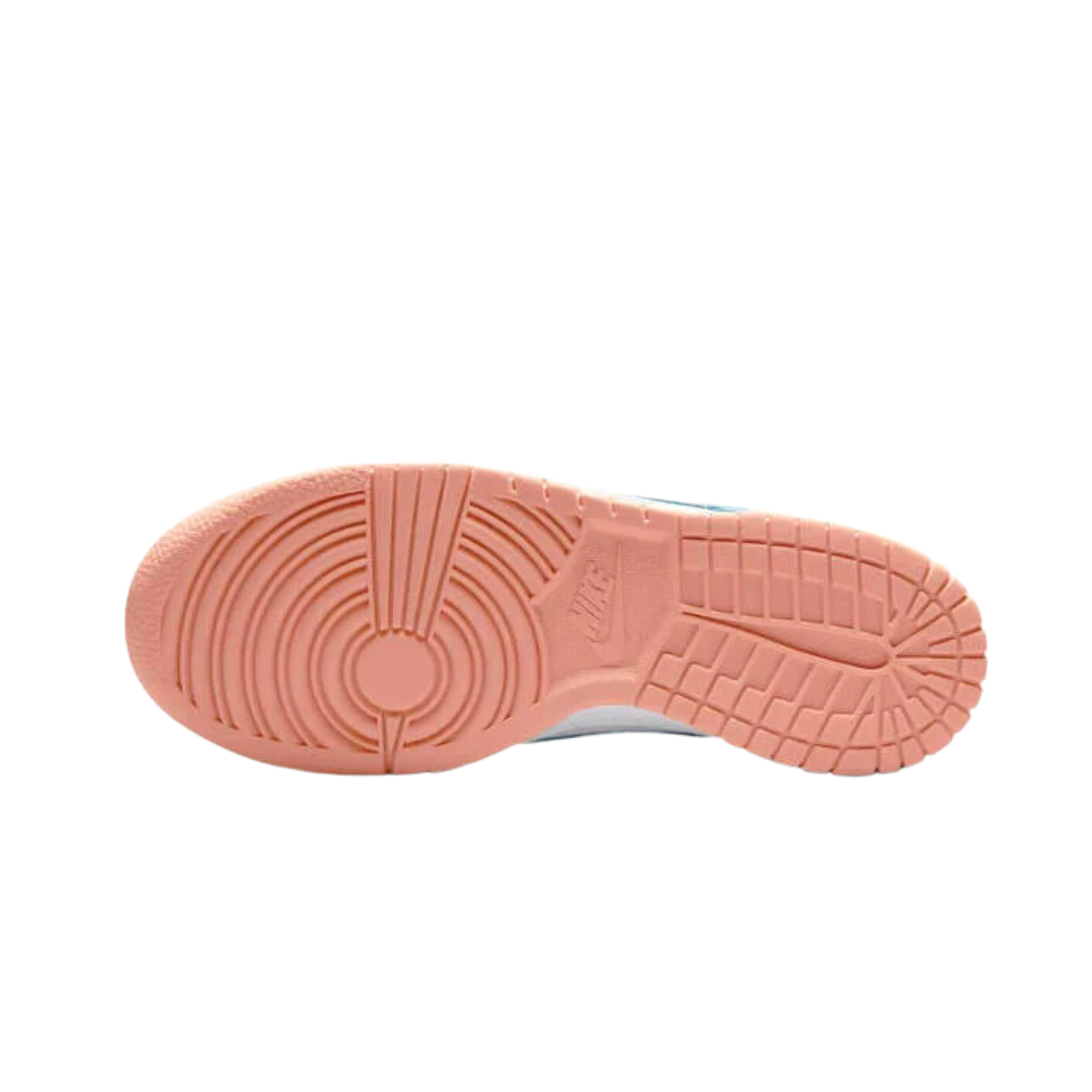 Nike Dunk Low Kyrie Irving sneakers met roze zool