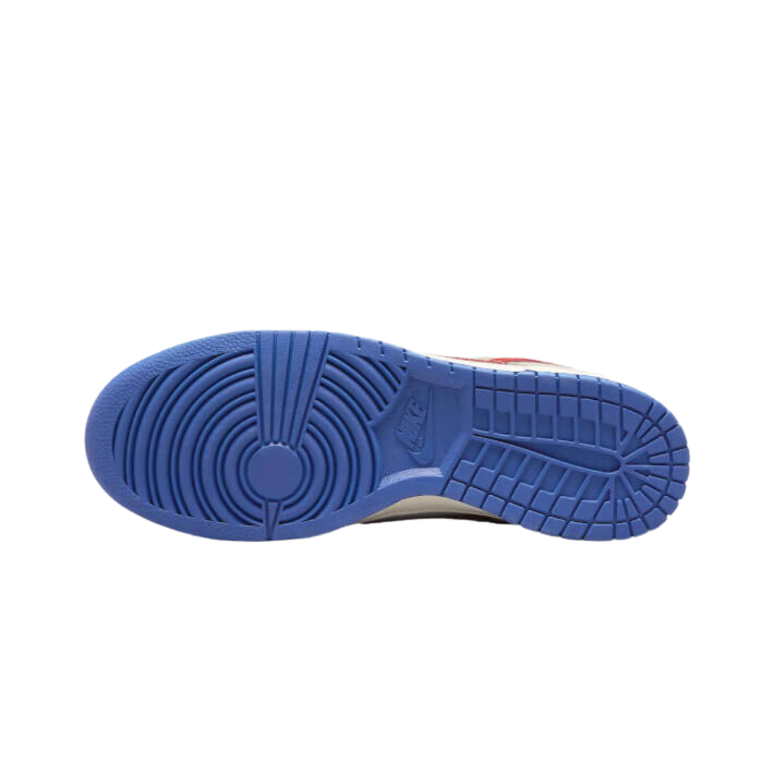 Blauwe Nike Dunk Low Light Iron Ore rode sneakers met gestileerde zool