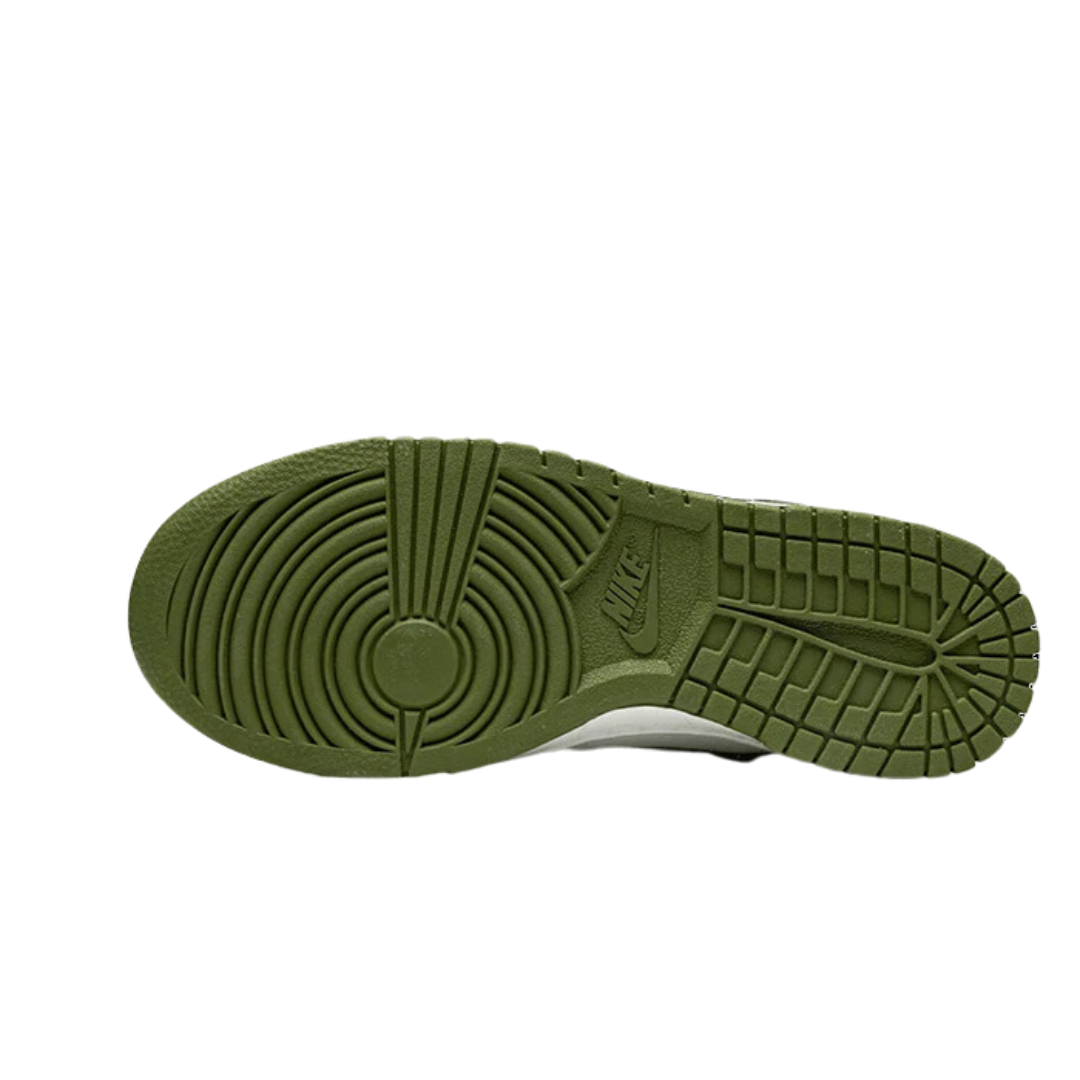 Zool van stoere Nike Dunk Low Medium Olive sneakers