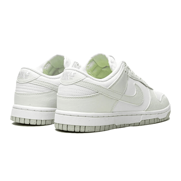 Witte Nike Dunk Low Next Nature sneakers met mintgroene details