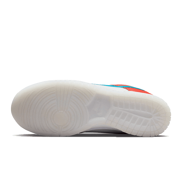 Gekleurde Nike Dunk Low QS LeBron James Fruity Pebbles sneakers met een opvallend ontwerp en een duurzame, geribde zool.