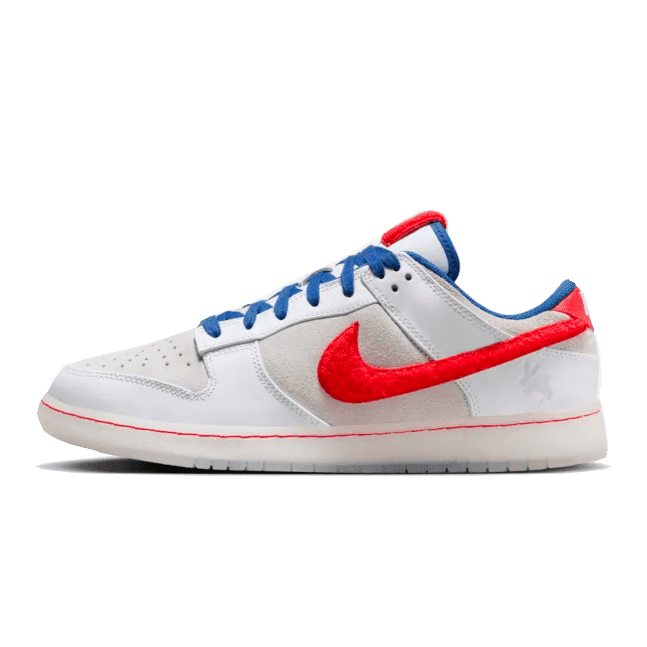 Witte Nike Dunk Low Retro PRM Year of the Rabbit sneakers met rode en blauwe accenten