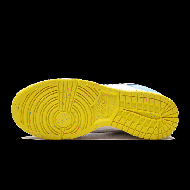 Nike Dunk Low SE Easter sneakers met gele rubberen zool
