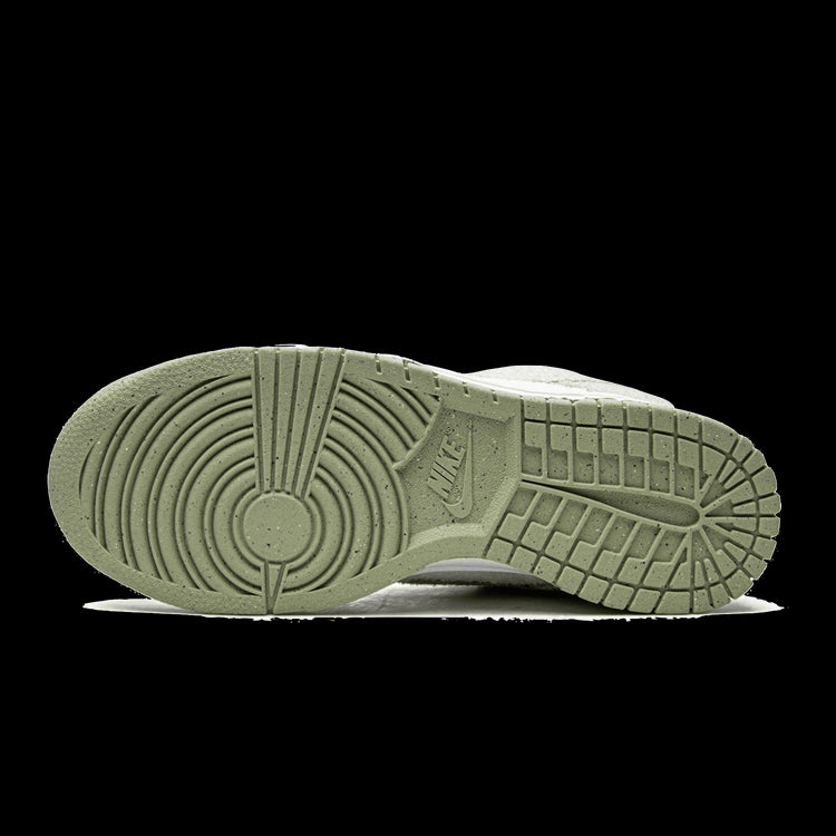 Nike Dunk Low SE Fleece Green - Exclusieve sneakers in een stijlvolle groene fleece-afwerking, perfect voor trendsettende stappen op elke ondergrond.