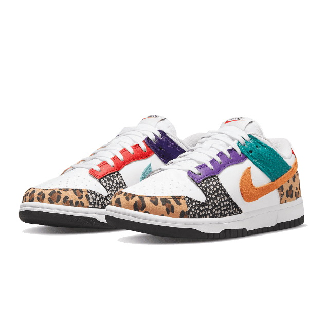 Witte Nike Dunk Low Safari Mix sneakers met opvallende kleurvlakken en luipaardprint details
