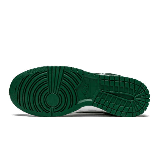 Groene Nike Dunk Low Spartan sneakers met een gestroomlijnde zool voor stijlvolle en comfortabele stappen.