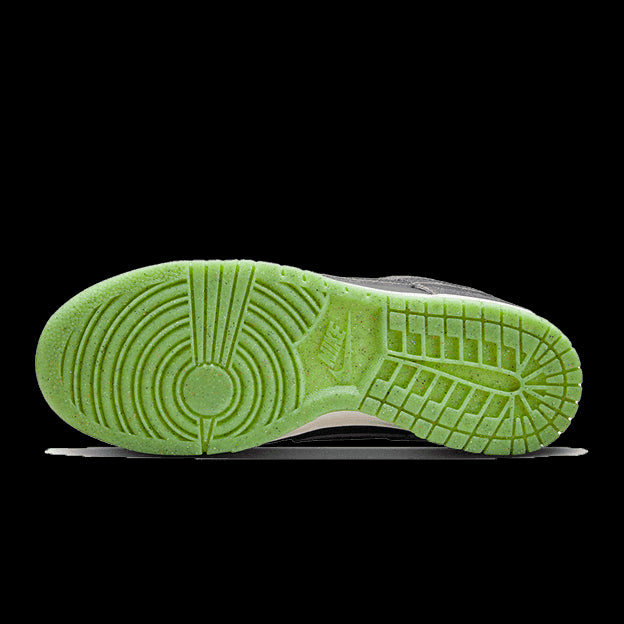Nike Dunk Low Swoosh Shadow Iron Grey sneakers met groene details en contrasterende zool