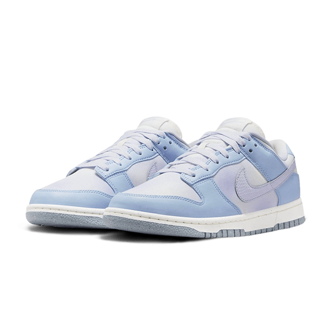 Nike Dunk Low White Blue Airbrush - Stijlvolle sneakers met contrasterende blauwe en witte kleuren, perfect voor dagelijks dragen of casual-chique outfits.