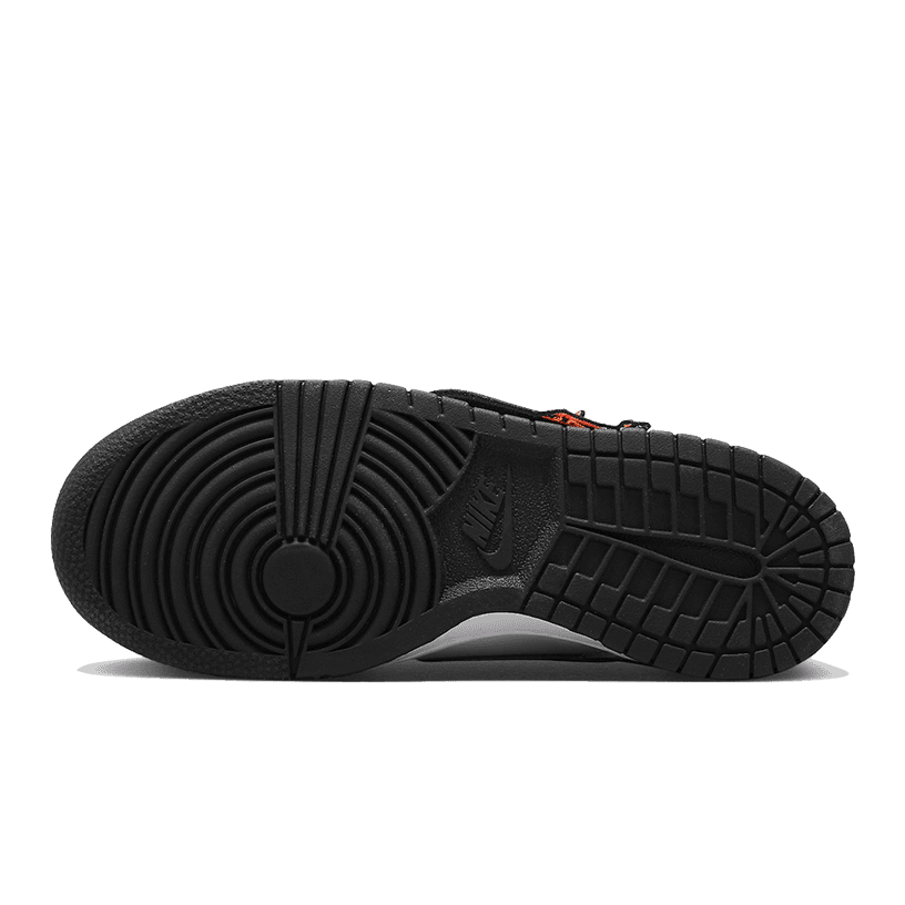 Zwarte Nike Dunk Low Year Of The Dragon sneakers met een premium en stijlvol ontwerp voor sneaker fans.